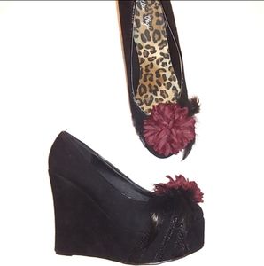 Elegant Black Wedge Shoes with Floral Accent